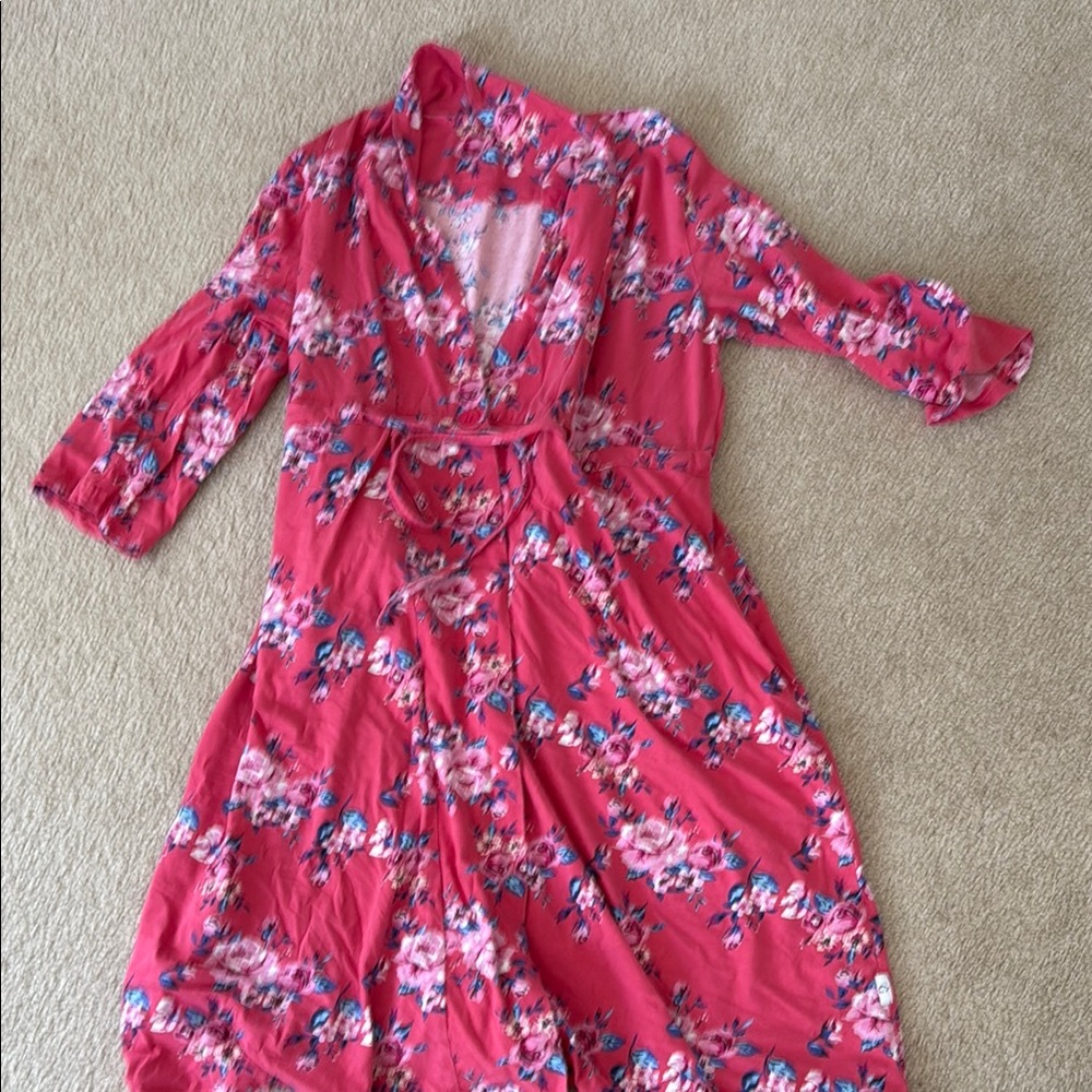 Gownies recovery robe with internal pockets for drain storage